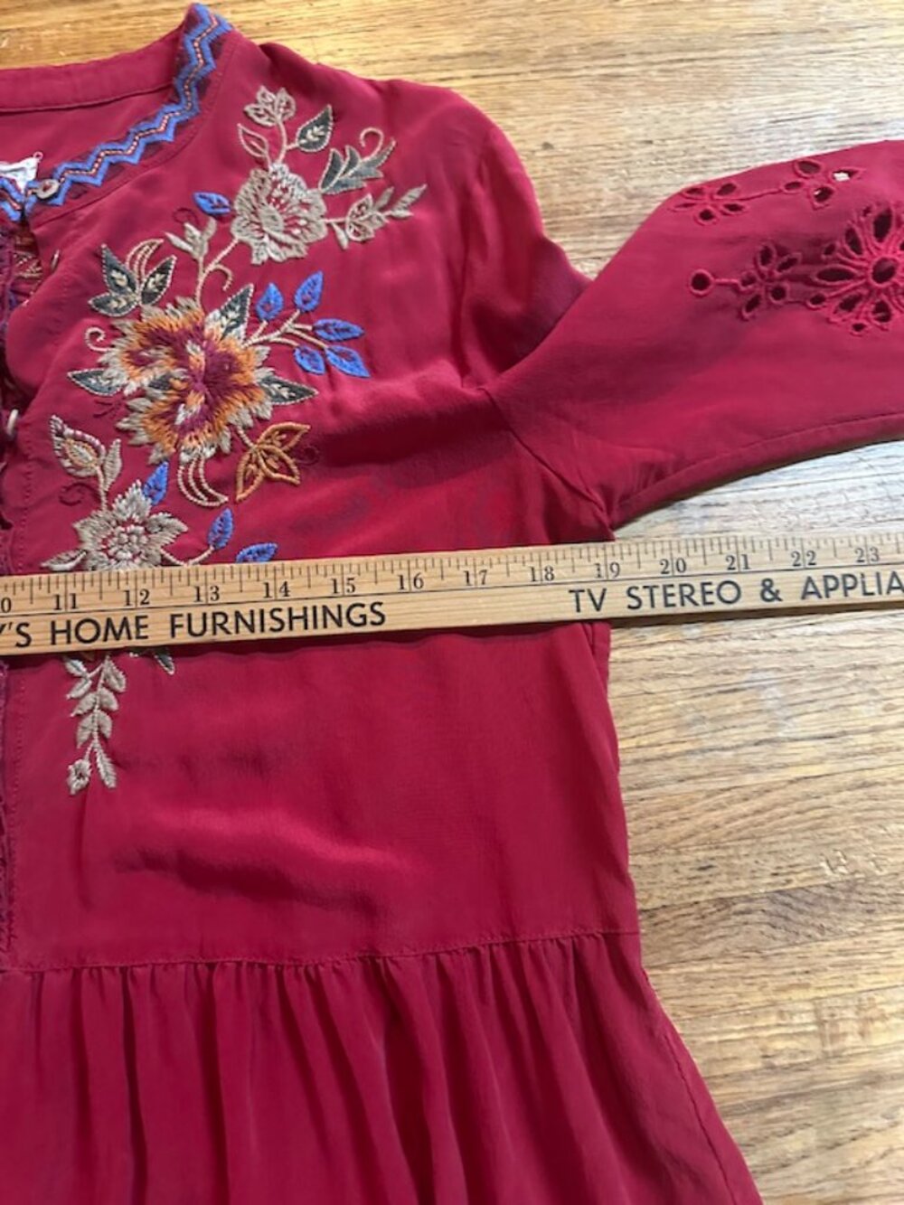 JOHNNY WAS Tunic Top R-MONA TIERED Embroidered/Eyelet RED SILK M Scalloped - Picture 7 of 11